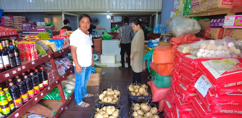 Một loại củ ở Việt Nam bán rẻ đầy chợ, team Quang Linh Vlogs trồng bán ở Angola cao gấp 5 lần - Ảnh 2.