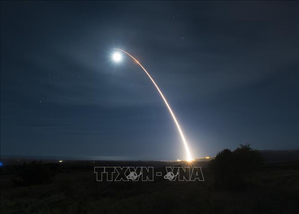 Mỹ phóng tên lửa Minuteman III - Ảnh 1.