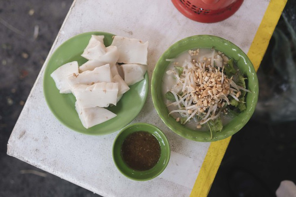 Hàng bánh đúc riêu ở Hà Nội chỉ bán 5 ngày trong tháng