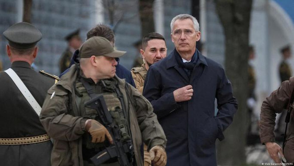 Tổng thư ký NATO đến Kiev, Nga lập tức cảnh báo - Ảnh 1.