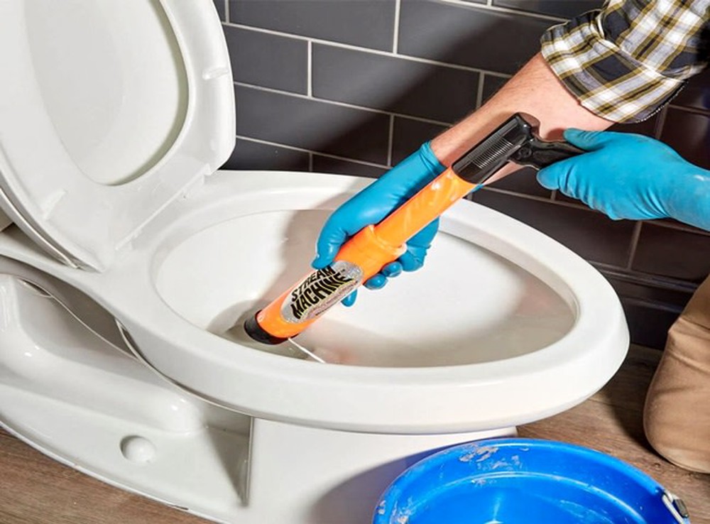 Người dùng chia sẻ cách thông bồn cầu tắc chỉ với 5.000 đồng, liệu có hiệu quả không?