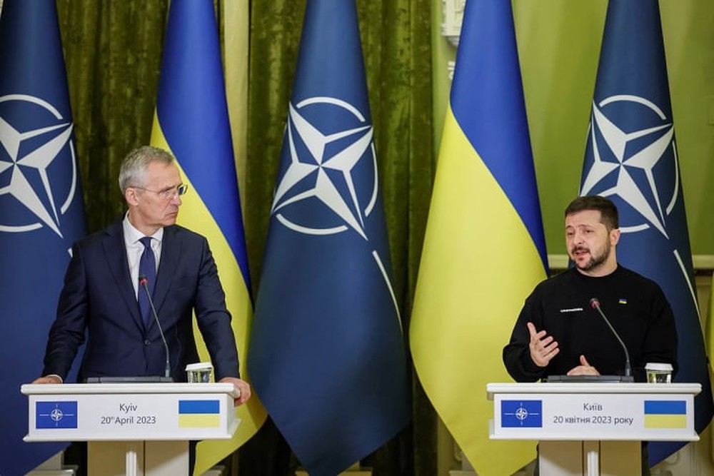 Bộ trưởng Quốc phòng Đức: Quá sớm để thảo luận về việc Ukraine gia nhập NATO - Ảnh 1.