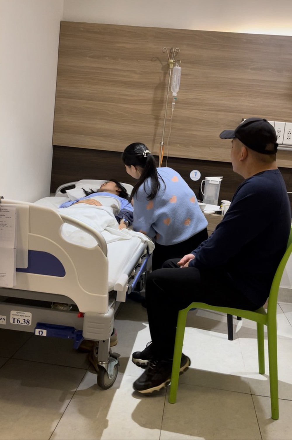 Lá thư của nữ sinh lớp 8 bị đánh đập hội đồng đến mức nhập viện: “Ba mẹ ơi, con sợ lắm”