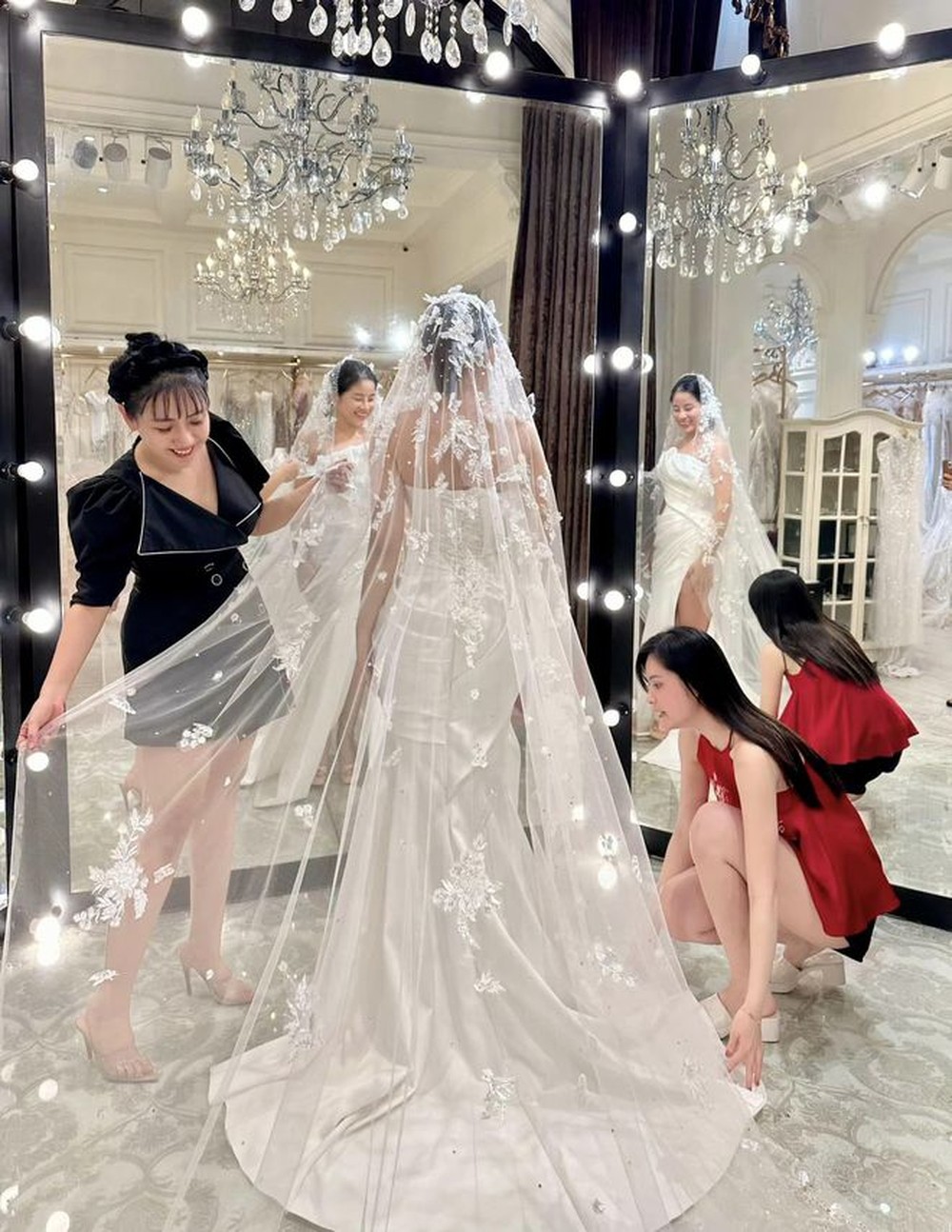 Chân dung vú em được Đoàn Di Băng vung tiền tỷ lo chuyện cưới xin: Lương tháng 120 triệu, từng bị gièm pha về mối quan hệ với ông chủ