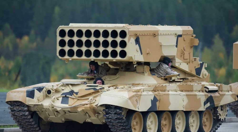 Nga dùng pháo nhiệt áp hạng nặng TOS-1 phá hủy thành trì của Ukraine - Ảnh 1.