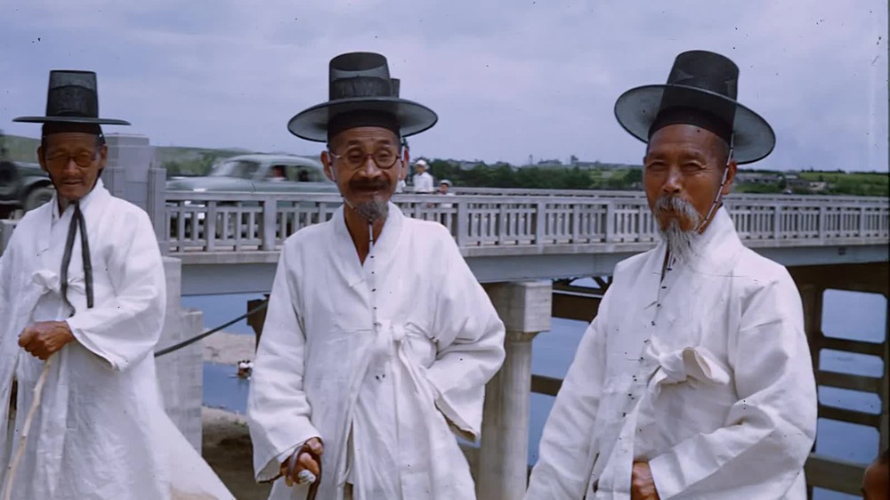 Bộ ảnh hiếm ghi lại cuộc sống ở Hàn Quốc 70 năm trước: Thời trang hoàn toàn khác biệt, tụ điểm nổi tiếng lại hoang sơ khó ai nhận ra - Ảnh 3.