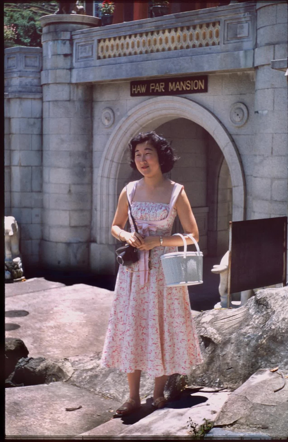 Bộ ảnh hiếm ghi lại cuộc sống ở Hàn Quốc 70 năm trước: Thời trang hoàn toàn khác biệt, tụ điểm nổi tiếng lại hoang sơ khó ai nhận ra - Ảnh 1.