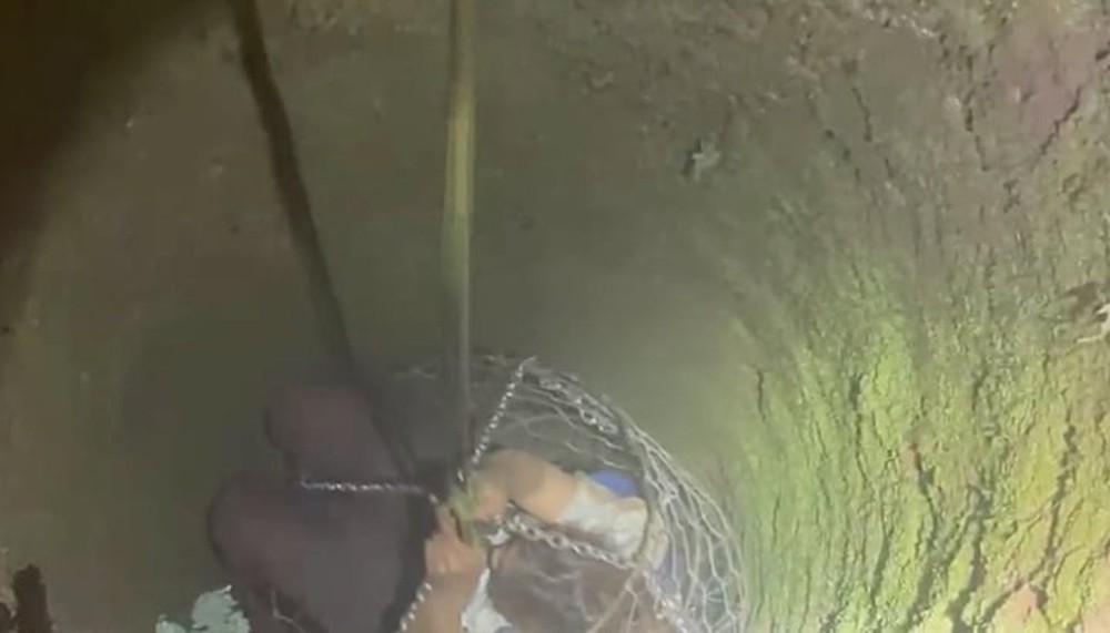Nghẹt thở giải cứu cô gái rơi xuống giếng sâu 18m ở Đắk Lắk - Ảnh 1.