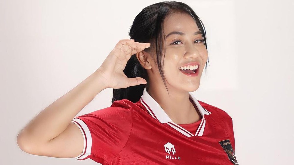 Chiêm ngưỡng vẻ gợi cảm của thủ quân tuyển nữ Indonesia khiến fan ngất ngây - Ảnh 6.