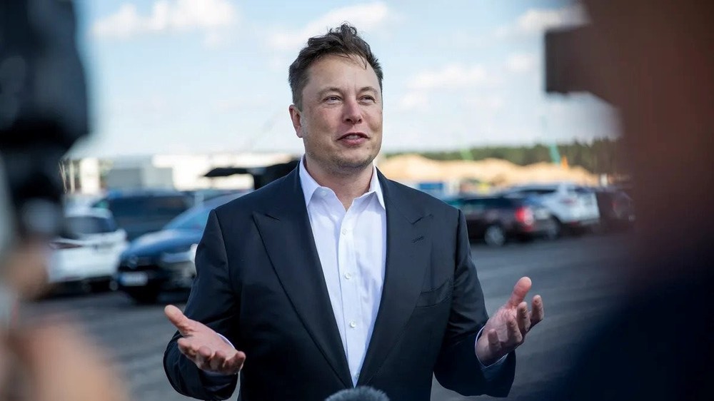 Ô tô ở Việt Nam giảm giá 100 triệu đã là ghê, xe Tesla đã giảm 500 triệu chỉ sau 3 tháng – Elon Musk khùng hay lại một chiến thuật thiên tài của Iron Man? - Ảnh 1.