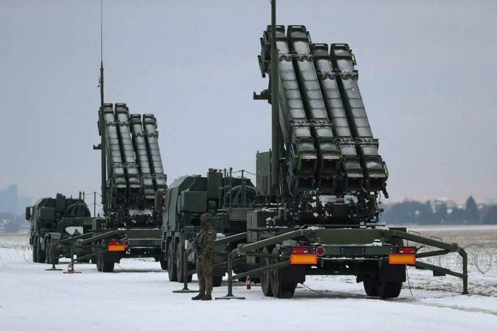 Ukraine thừa nhận dùng Patriot đánh chặn tên lửa S-300 là không thực tế - Ảnh 1.