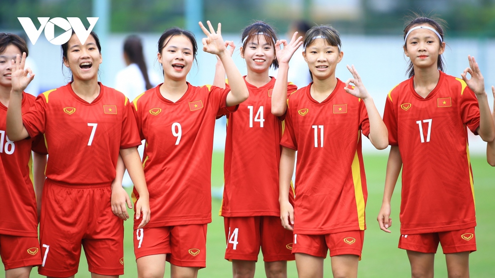 Bóng đá nữ Việt Nam ghi dấu ấn lớn ở giải châu Á, cầu thủ ăn mừng như Ronaldo - Ảnh 2.