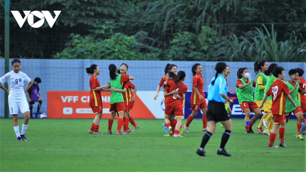Bóng đá nữ Việt Nam ghi dấu ấn lớn ở giải châu Á, cầu thủ ăn mừng như Ronaldo - Ảnh 14.