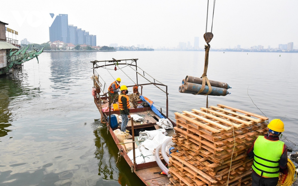 Chủ phương tiện không hợp tác khi bị cưỡng chế, tháo dỡ du thuyền trên Hồ Tây - Ảnh 15.