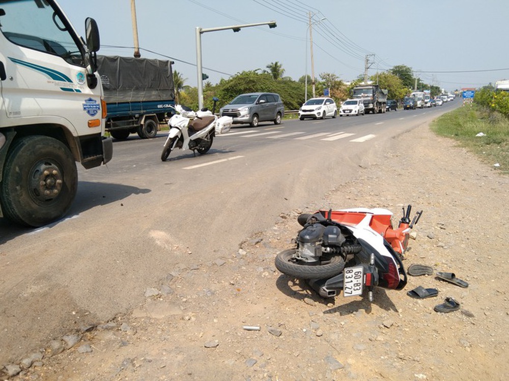 Tai nạn nghiêm trọng trên cầu La Ngà, 6 người thương vong - Ảnh 4.