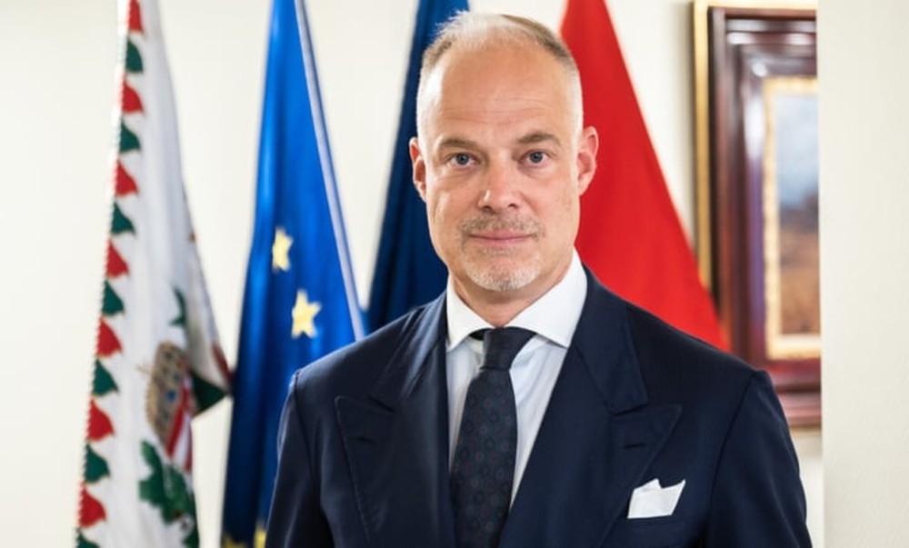Bộ trưởng Quốc phòng Hungary kêu gọi thận trọng mở rộng NATO - Ảnh 1.