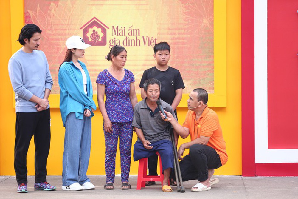 Trương Quỳnh Anh bật khóc, xót xa vì 3 em nhỏ có hoàn cảnh khó khăn - Ảnh 1.