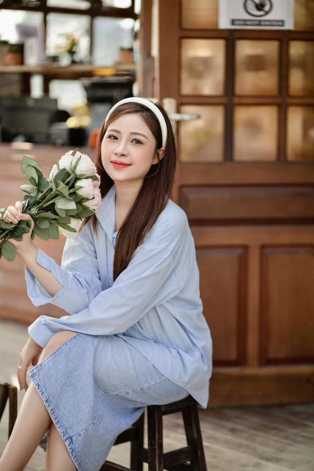 Phan Văn Đức ‘bóc phốt’ khi vợ mặc đẹp xúng xính đi chơi
