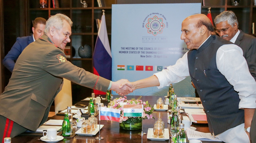 Nga và Ấn Độ thảo luận việc tăng cường sản xuất vũ khí Make in India - Ảnh 1.