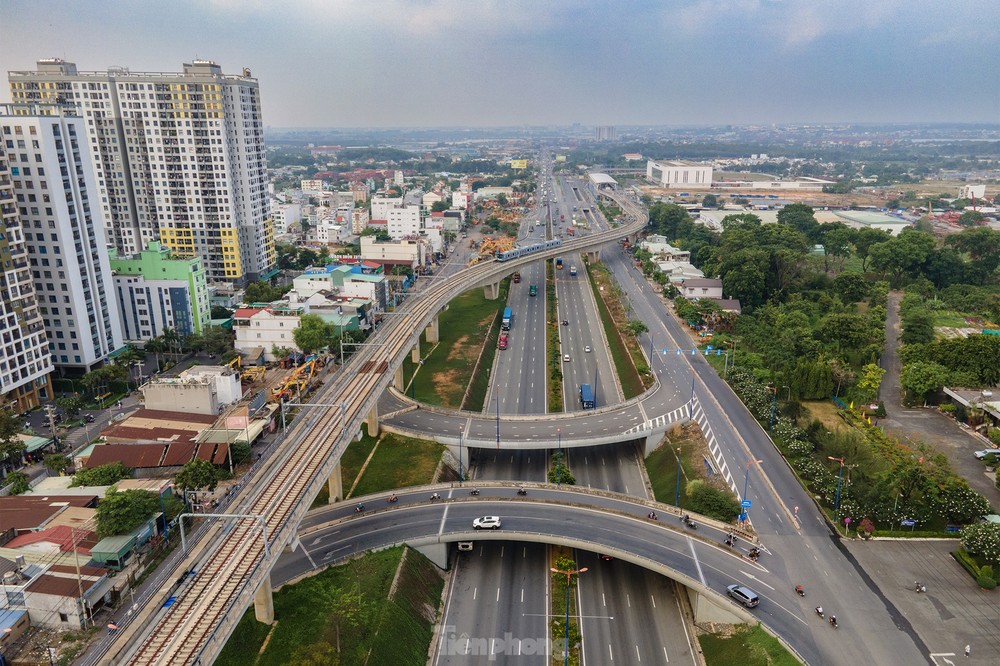 Hình hài tuyến metro Bến Thành - Suối Tiên sau hơn 15 năm chờ đợi - Ảnh 1.