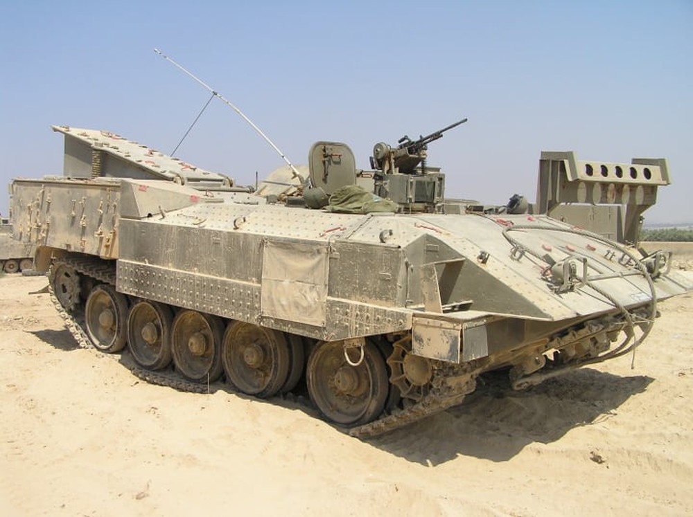 Bất ngờ xe bọc thép hàng đầu của Israel có nguồn gốc từ T-55 Liên Xô - Ảnh 1.