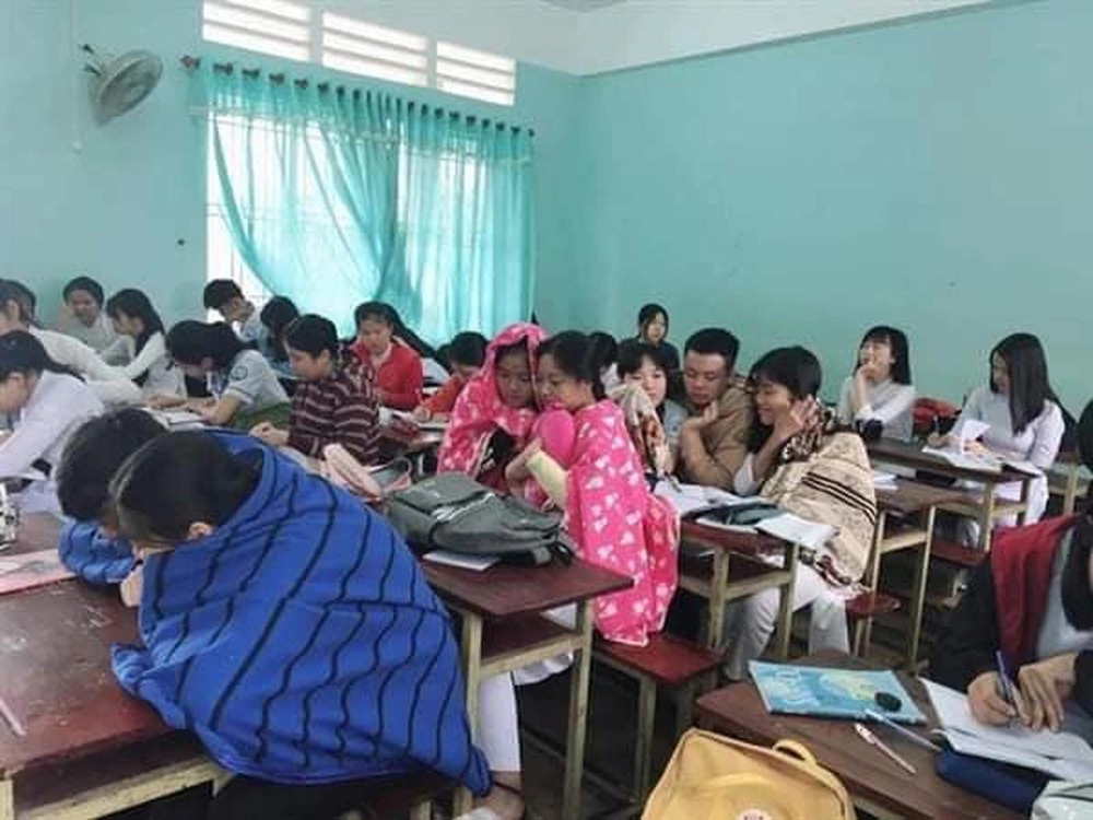 Phóng to bức tranh cổ trong Bảo tàng Cố cung, hậu thế bật cười: Hóa ra cư sĩ xưa cũng giống mình!