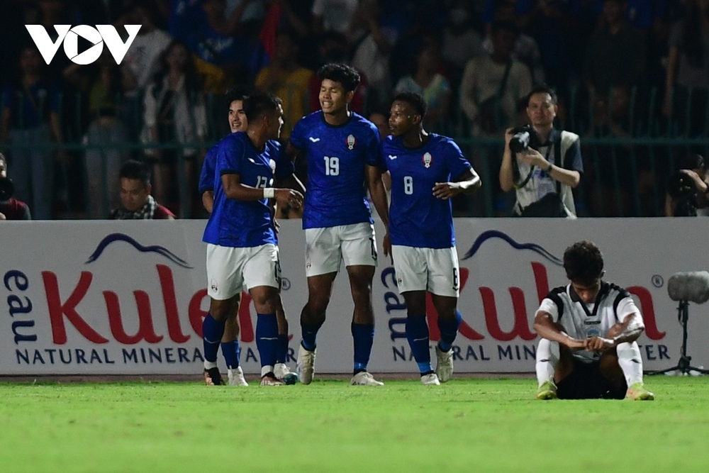 CĐV chủ nhà nô nức tới sân cổ vũ U22 Campuchia ra quân ở SEA Games 32 - Ảnh 9.