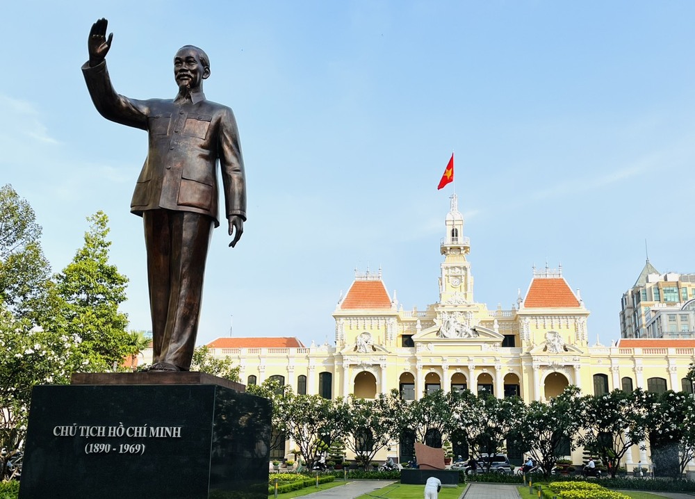 Ngắm trụ sở UBND và HĐND TP Hồ Chí Minh trước giờ mở cửa đón khách dịp 30/4 - Ảnh 3.