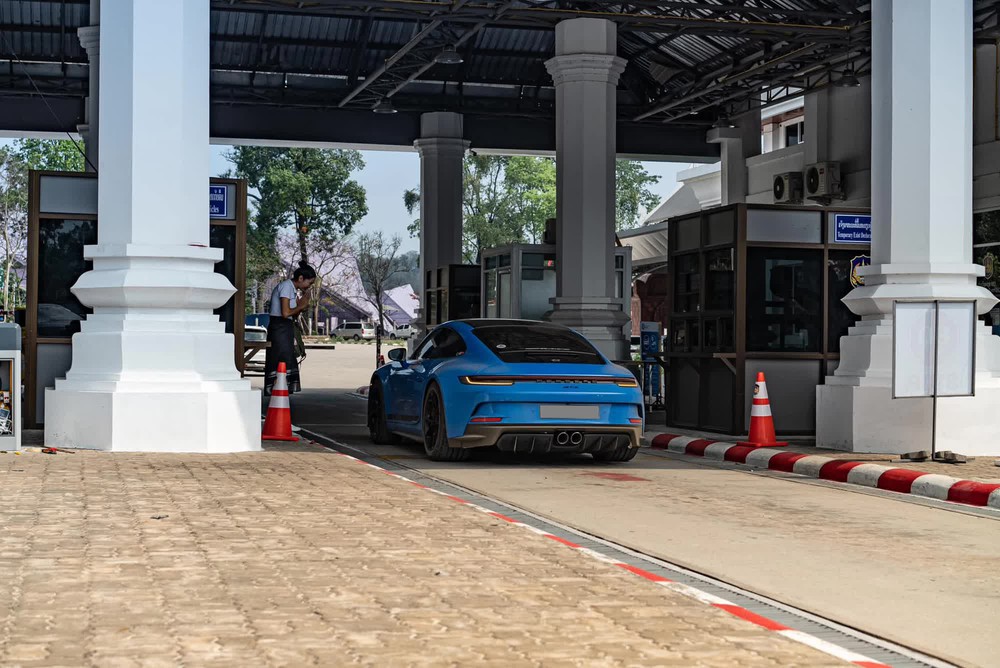 Cường Đô La mang Porsche 911 GT3 xuyên 4 nước Đông Dương: Chạy gần 4.000km, một ngày ăn tại 3 quốc gia là có thật - Ảnh 10.