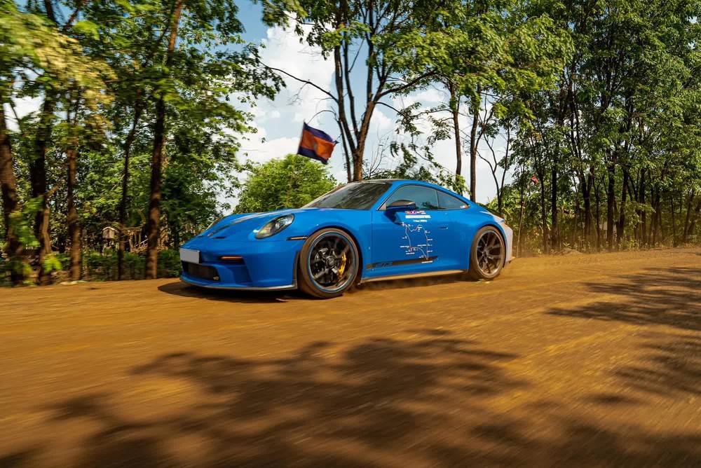 Cường Đô La mang Porsche 911 GT3 xuyên 4 nước Đông Dương: Chạy gần 4.000km, một ngày ăn tại 3 quốc gia là có thật - Ảnh 9.