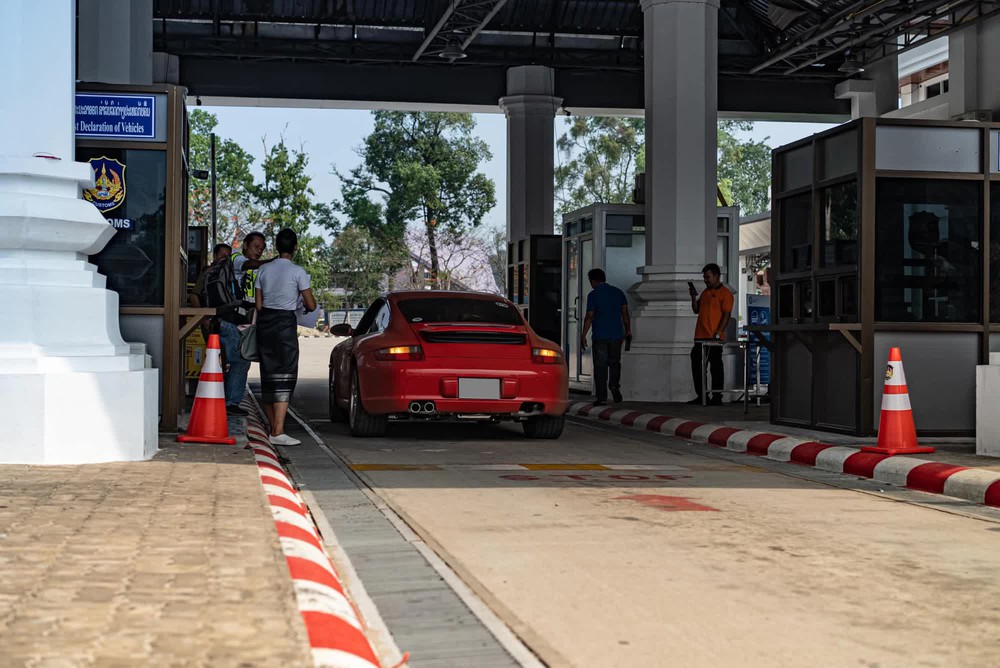 Cường Đô La mang Porsche 911 GT3 xuyên 4 nước Đông Dương: Chạy gần 4.000km, một ngày ăn tại 3 quốc gia là có thật - Ảnh 7.