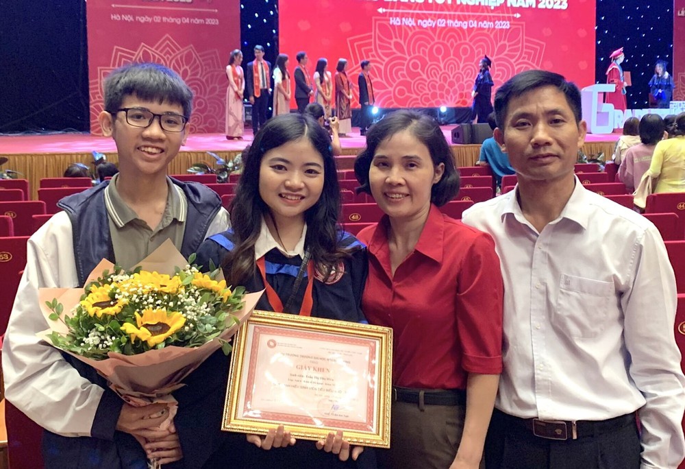 Thủ khoa Đại học Ngoại thương tốt nghiệp sớm với điểm GPA gần tuyệt đối - Ảnh 2.