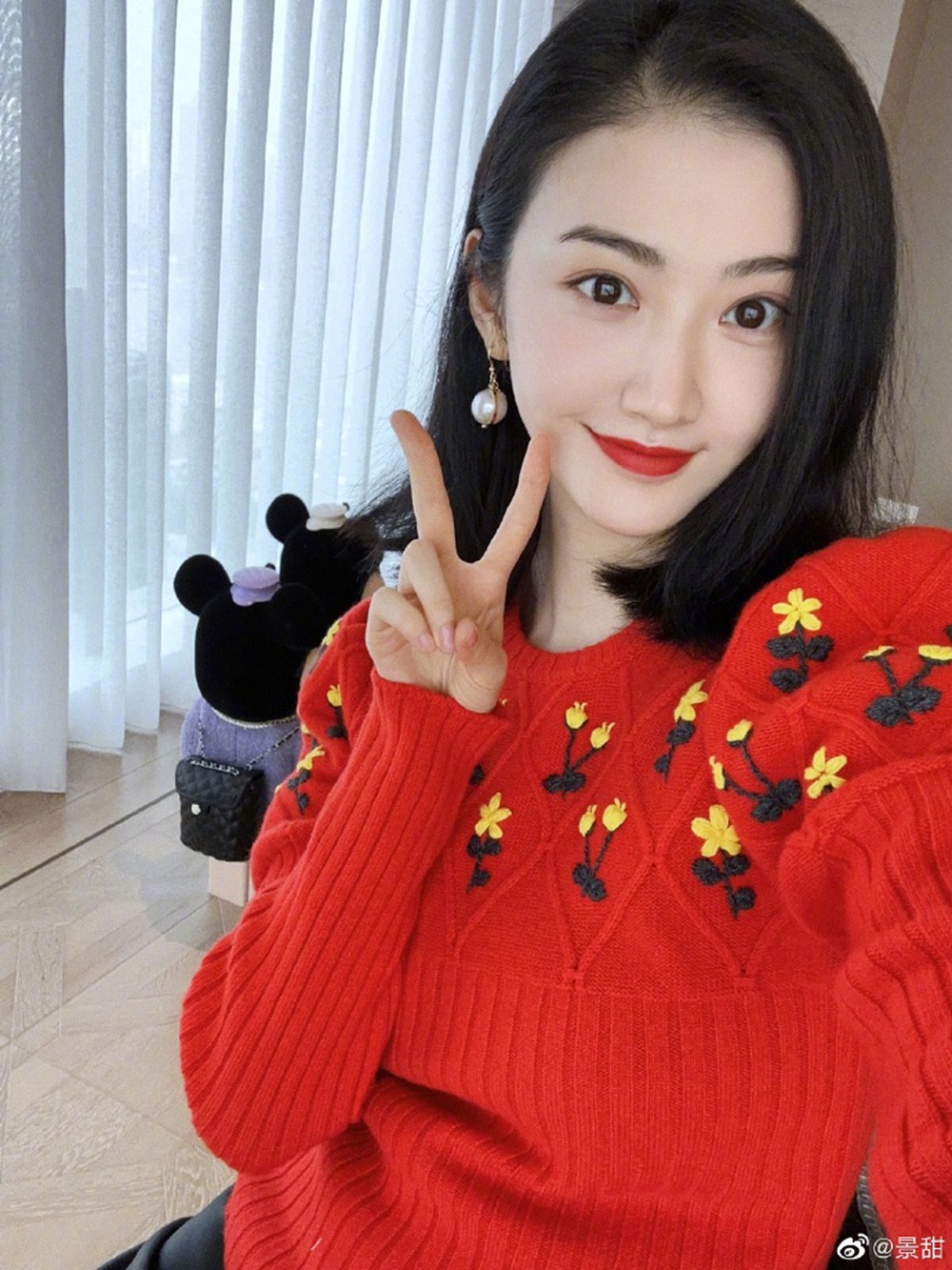 Cô gái đáng thương nhất Cbiz: Từ đệ nhất mỹ nữ cho tới kẻ trốn chạy khỏi showbiz vì bị bạn trai rao bán clip nóng để gán nợ - Ảnh 2. Cô gái đáng thương nhất Cbiz: Từ đệ nhất mỹ nữ cho tới kẻ trốn chạy khỏi showbiz vì bị bạn trai rao bán clip nóng để gán nợ - Ảnh 2.