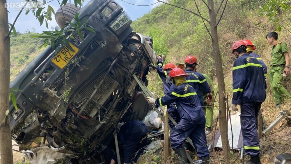 Hiện trường vụ lật xe chở dưa hấu khiến 9 người thương vong ở Phú Yên - Ảnh 6.