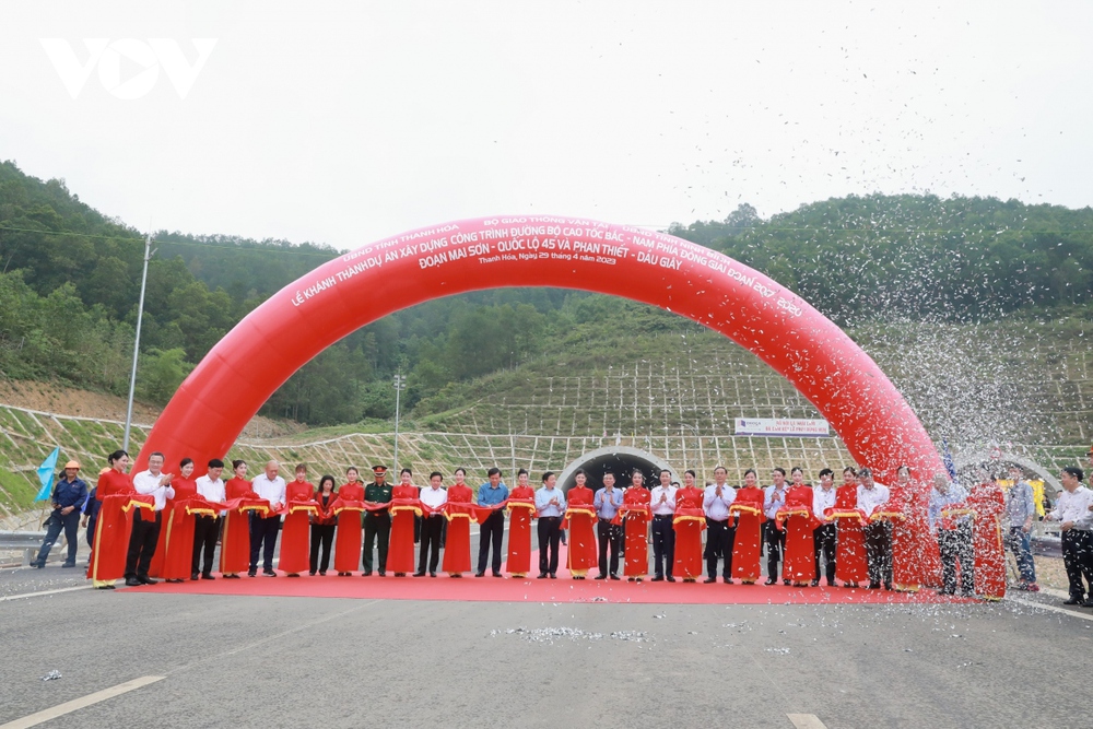 Thông xe 2 đoạn cao tốc Bắc-Nam: “Chúng tôi tự hào được làm cao tốc” - Ảnh 3.