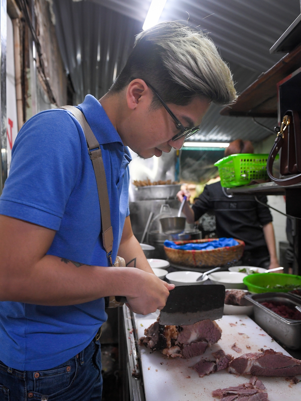 Truyền nhân đời thứ ba của phở Thìn Bờ Hồ tiết lộ bí quyết làm nên món ăn 70 năm “gây thương nhớ” - Ảnh 3.