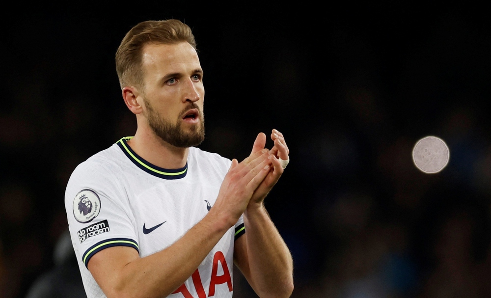 Harry Kane lăn lộn trên sân khi bị cầu thủ Everton cào vào mặt - Ảnh 12.