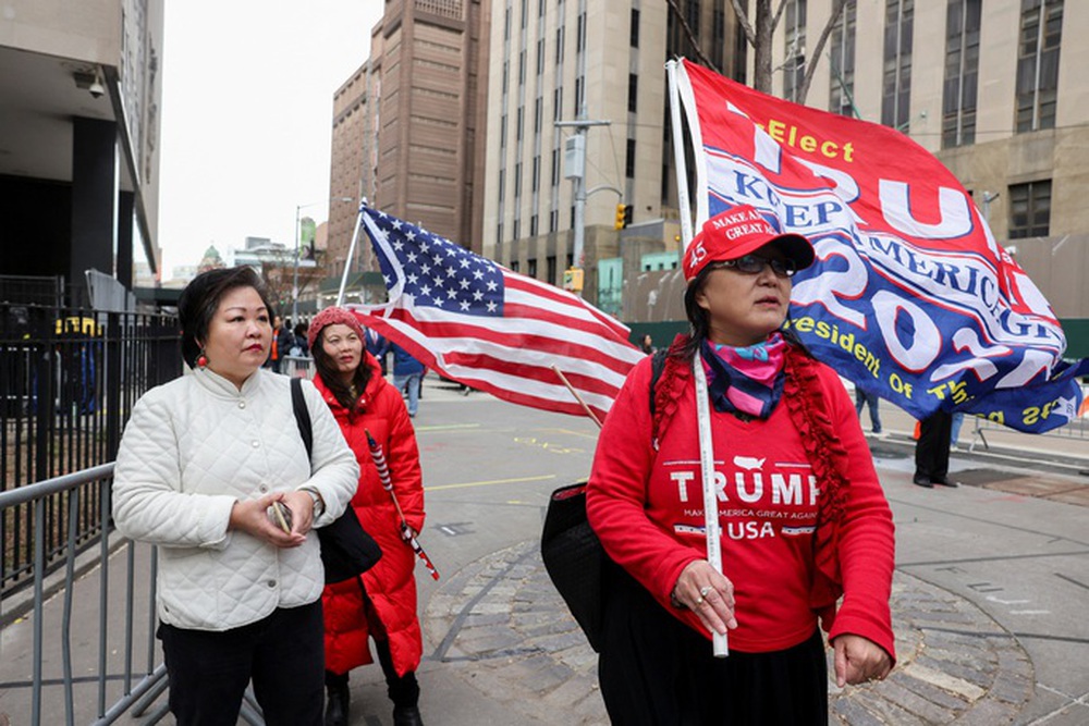Đặc vụ vũ trang sẽ tháp tùng ông Donald Trump trên từng bước đi