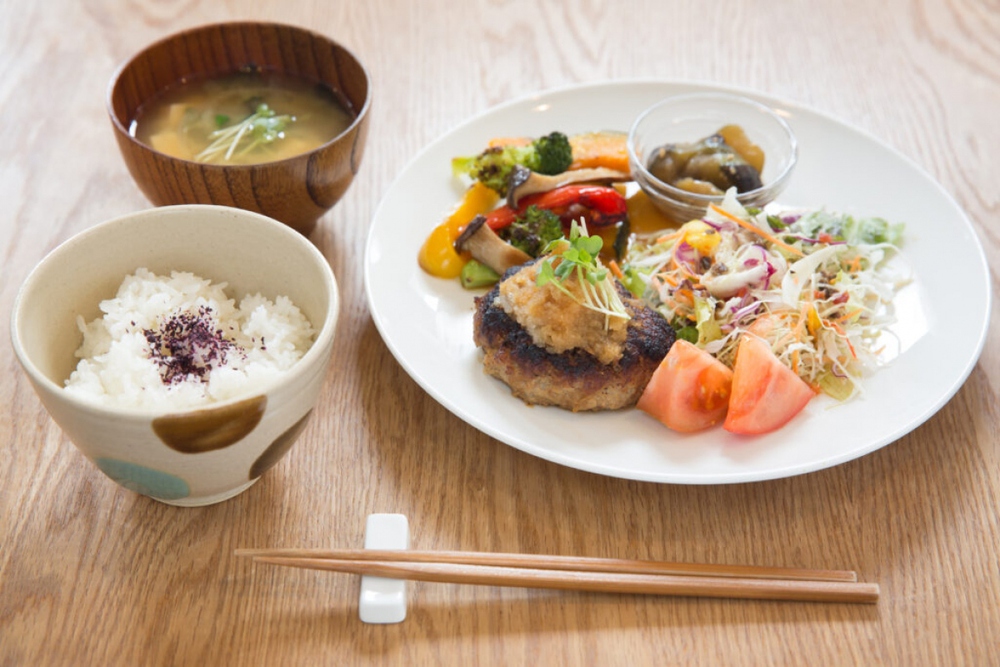 Nguyên tắc ăn uống lành mạnh của người Nhật - Ảnh 2.