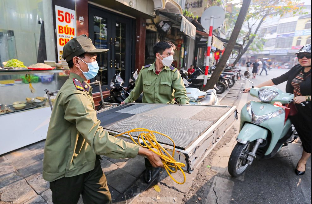 Hà Nội nghiên cứu phương án cho thuê vỉa hè theo giờ - Ảnh 1.