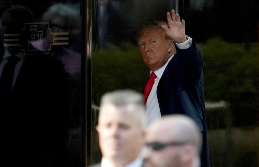 Đặc vụ vũ trang sẽ tháp tùng ông Donald Trump trên từng bước đi - Ảnh 1.