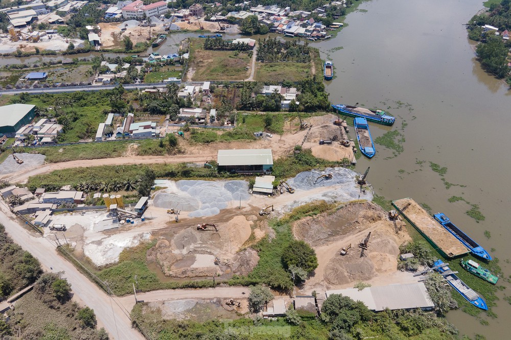 Nhiều bãi cát bủa vây, người dân sống như địa ngục suốt 5 năm - Ảnh 21.