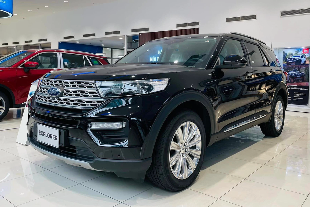 Loạt xe Ford tăng giá ở Việt Nam: Everest đắt nhất phân khúc, Explorer tăng mạnh nhưng vẫn rẻ hơn đối thủ - Ảnh 2. Loạt xe Ford tăng giá ở Việt Nam: Everest đắt nhất phân khúc, Explorer tăng mạnh nhưng vẫn rẻ hơn đối thủ - Ảnh 2.
