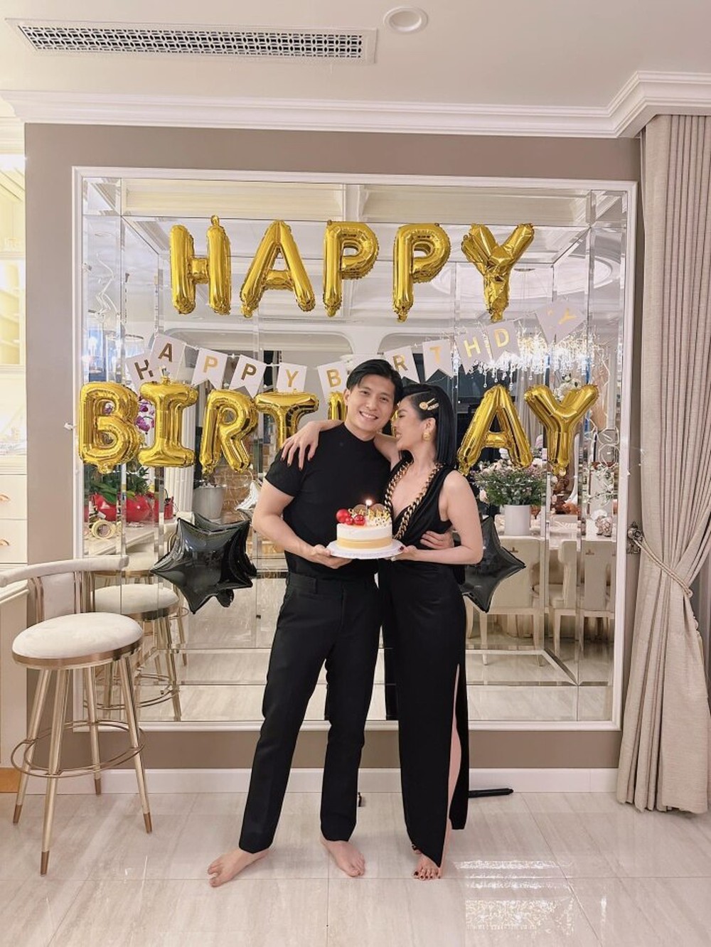 Sao Việt 4/4: Lệ Quyên đón sinh nhật tuổi 42, Đoan Trang khoe mẹ chồng sành điệu - Ảnh 1. Sao Việt 4/4: Lệ Quyên đón sinh nhật tuổi 42, Đoan Trang khoe mẹ chồng sành điệu - Ảnh 1.