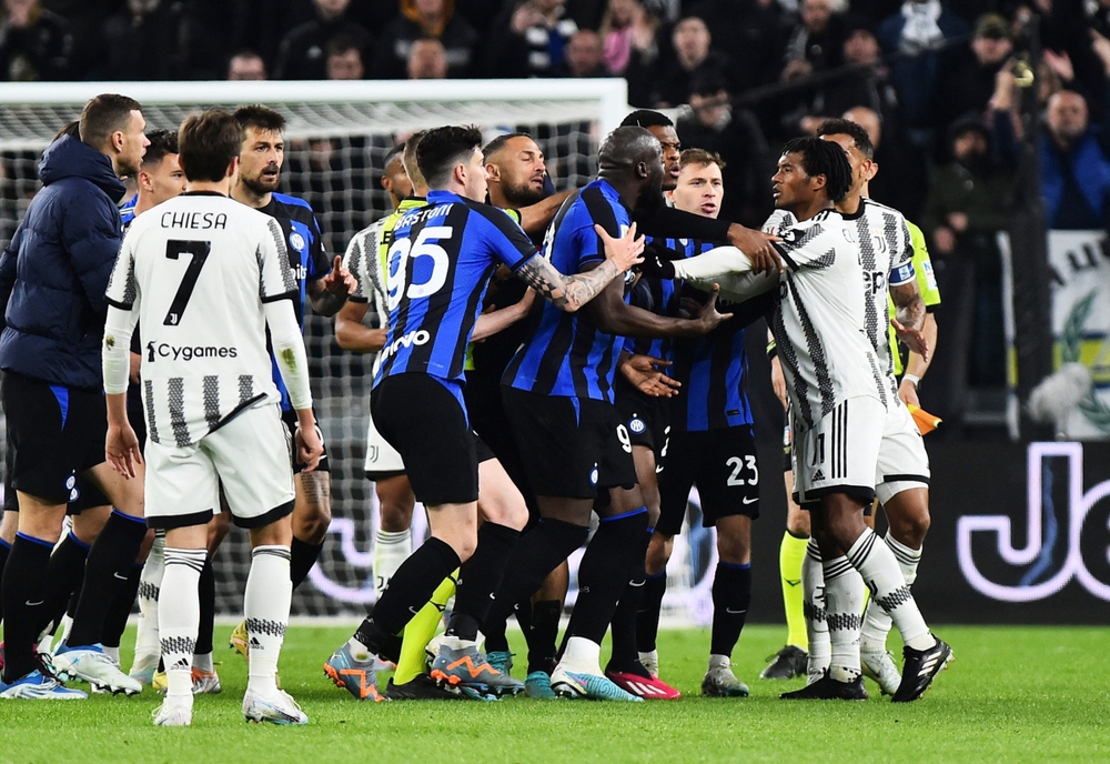 Lukaku ghi bàn rồi nhận thẻ đỏ, Inter Milan hoà Juventus sau diễn biến điên rồ - Ảnh 1.