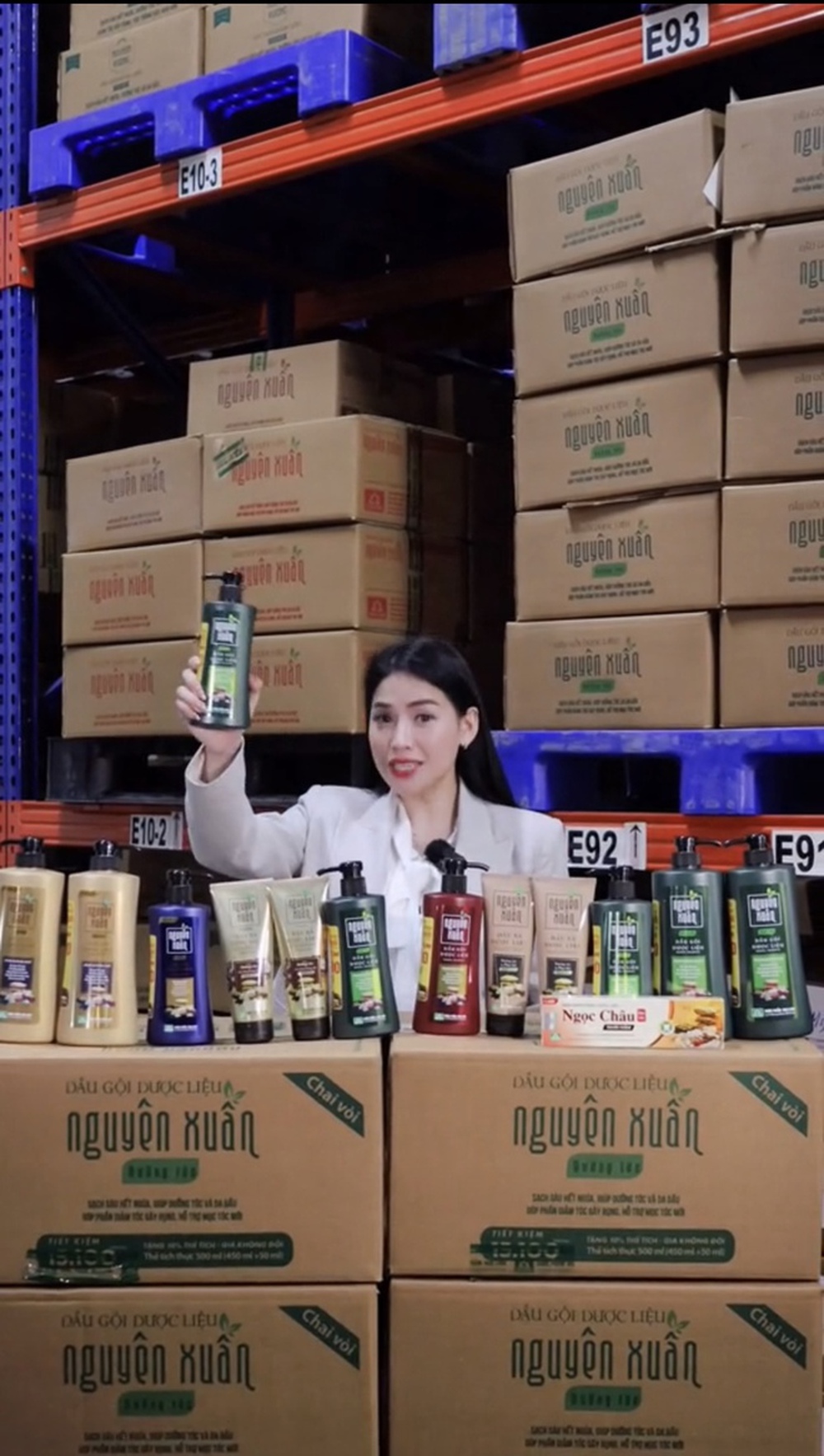 Sau ồn ào vụ thuê “chiến thần tóp tóp” bán dầu gội 18k, Dược phẩm Hoa Linh chính thức lên tiếng xin lỗi