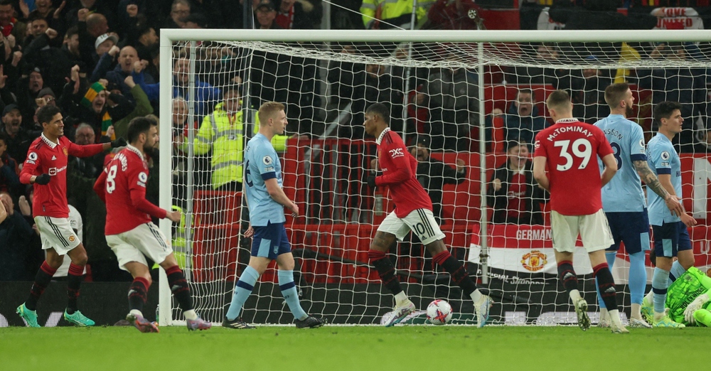 Rashford hóa người hùng, MU trả thành công món nợ trước Brentford - Ảnh 1.