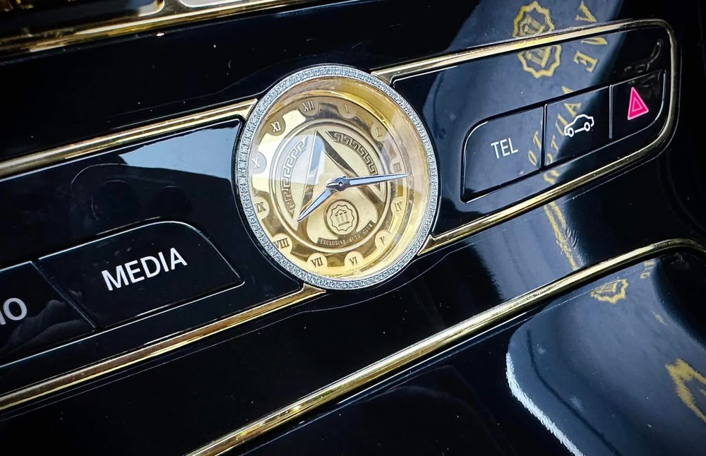 Mercedes E 300 mạ vàng, dát kim cương hết 400 triệu, người bán rao lại đắt hơn giá thị trường cả tỷ đồng - Ảnh 9.
