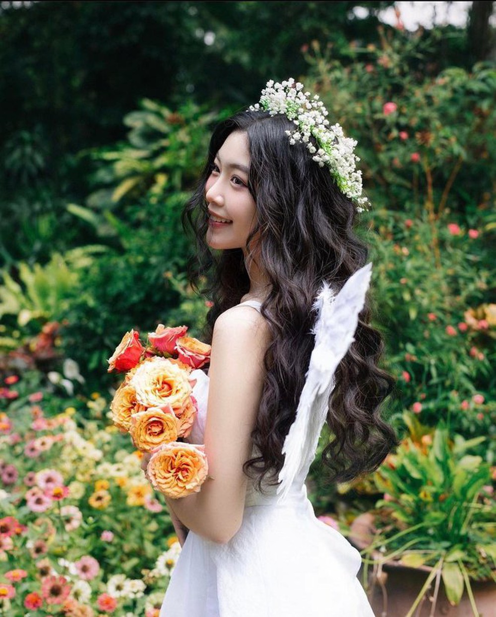 Ngắm trọn bộ ảnh tuổi 17 của Lọ Lem – con gái MC Quyền Linh