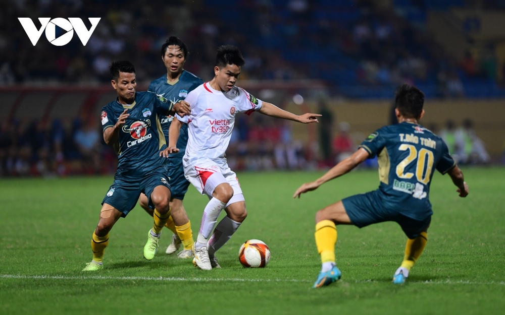 TRỰC TIẾP Viettel FC 1-2 HAGL: Minh Vương lập siêu phẩm đá phạt - Ảnh 1.